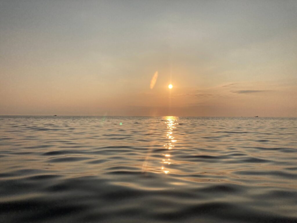 SUP釣りの海面の様子 朝日