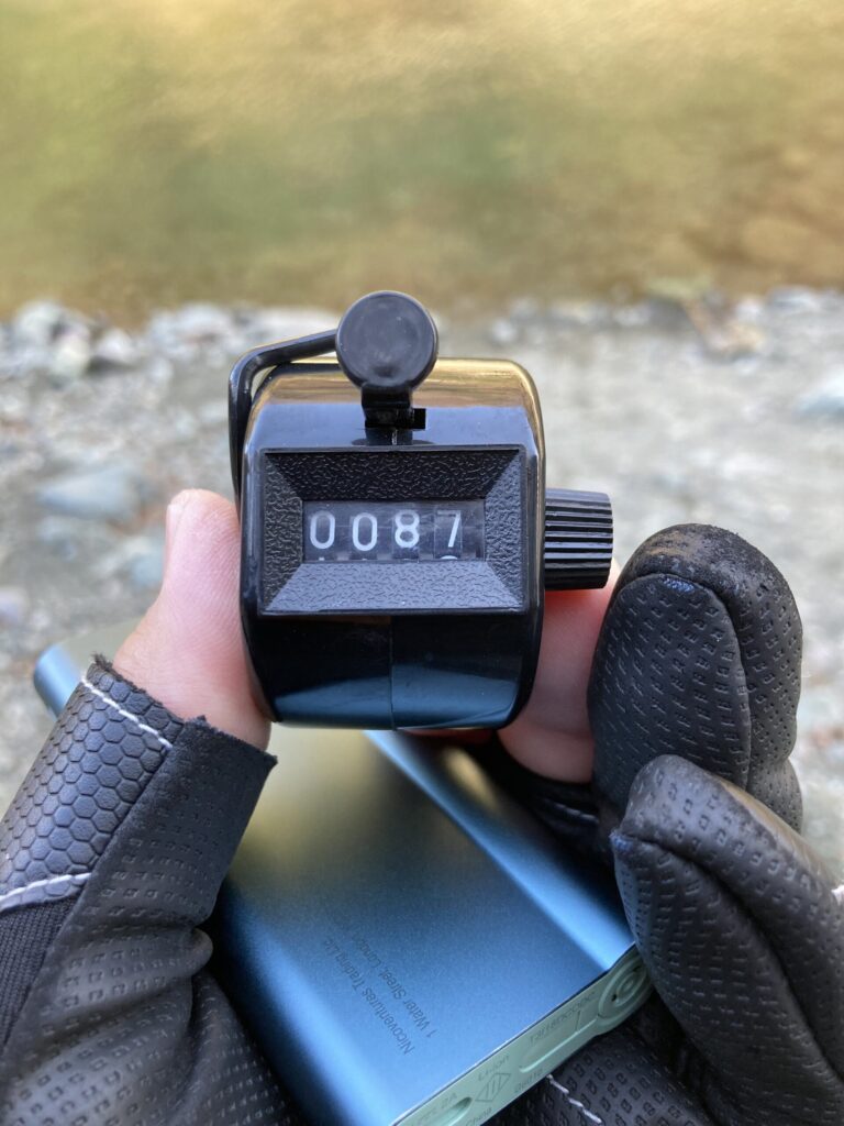 エリアトラウトのフィッシュカウンターと風景