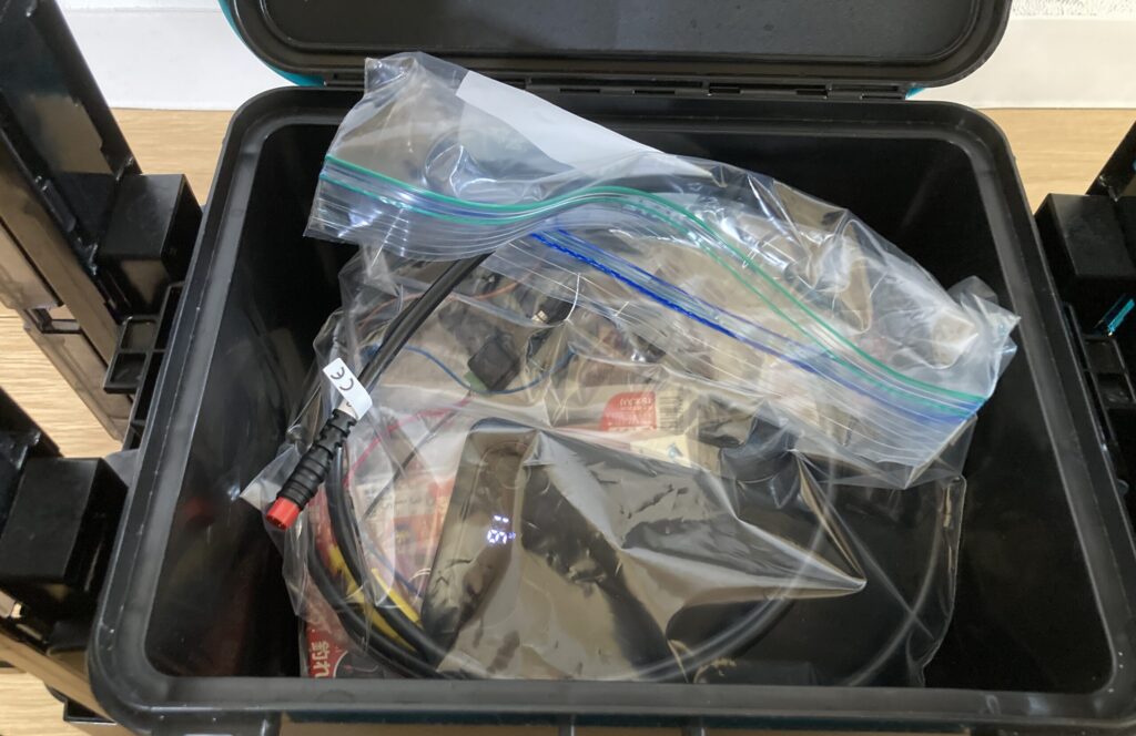 SUP釣りでのGarmin魚探システム全体の電源周り（バッテリー収納