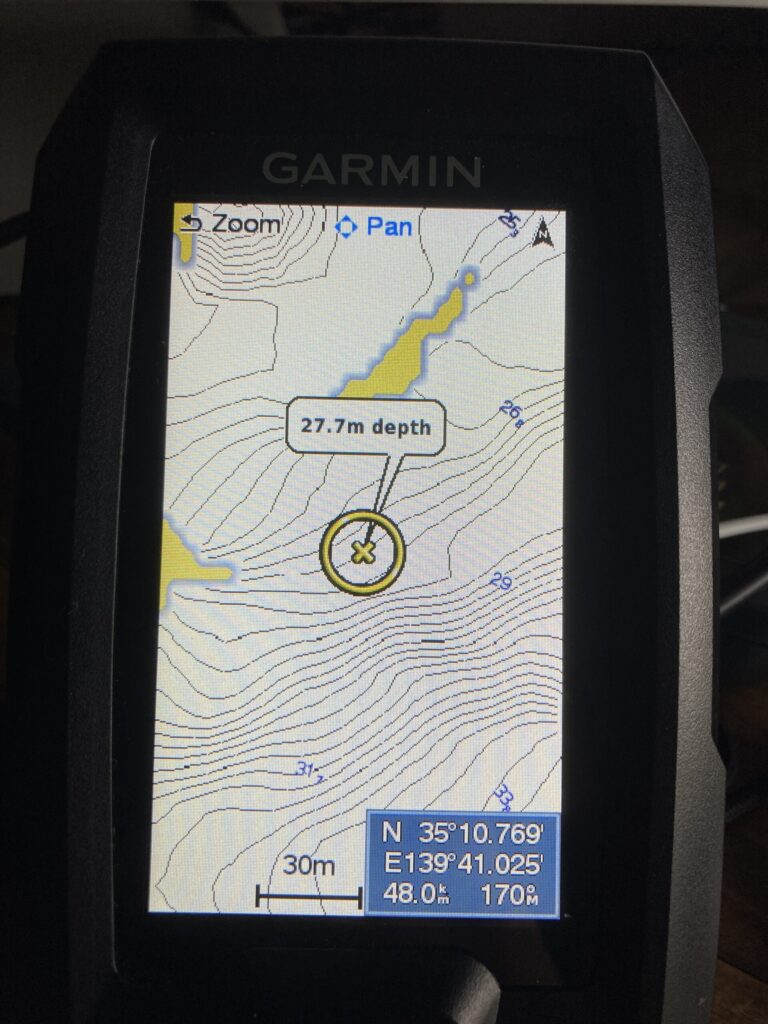 Quickdraw Contoursで等深線が描かれた地形マップ画面の写真