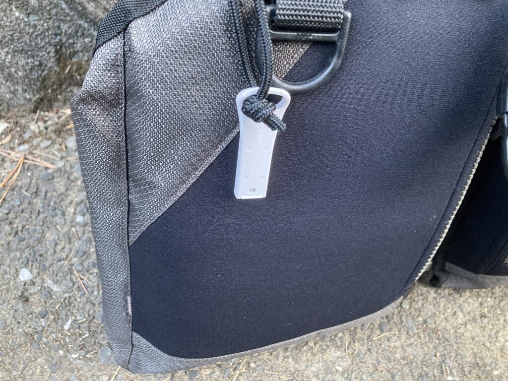 VF-029Uのポケット配置と最小限の収納構造が分かる写真