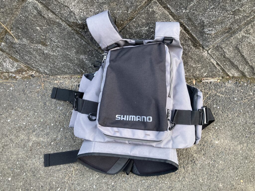 SHIMANO VF-025U背面の硬質フォーム構造｜渓流や磯での衝撃吸収に優れた背面パッド