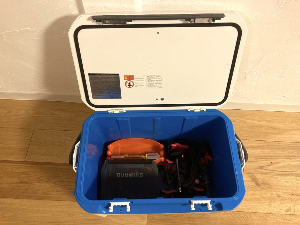 FREEGA BASIS 200 の内部構造。釣り道具や魚をまとめて放り込める広い内寸。