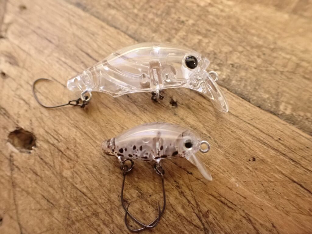 スミス「カディス」本体の外観。24mmの小粒ボディとフローティング仕様がわかる構図