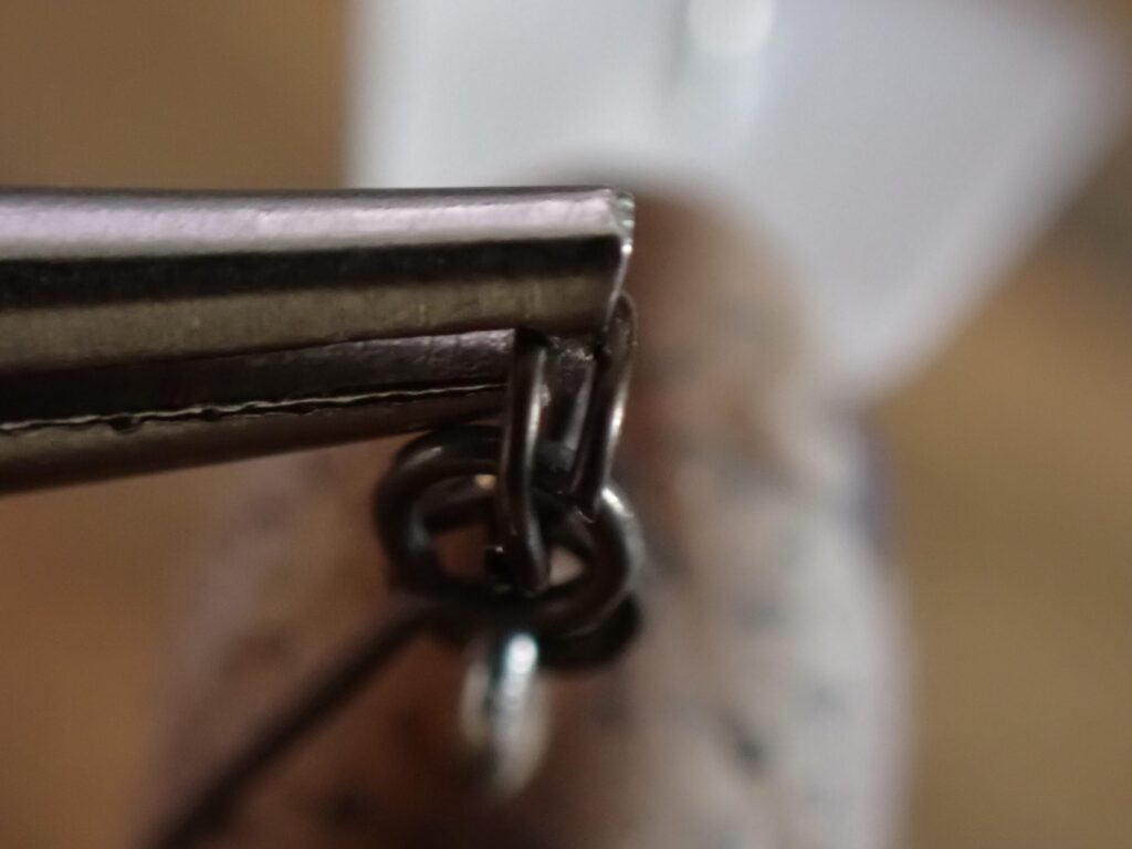 TIMONリングオープナーの鋭い先端部分の超アップ写真