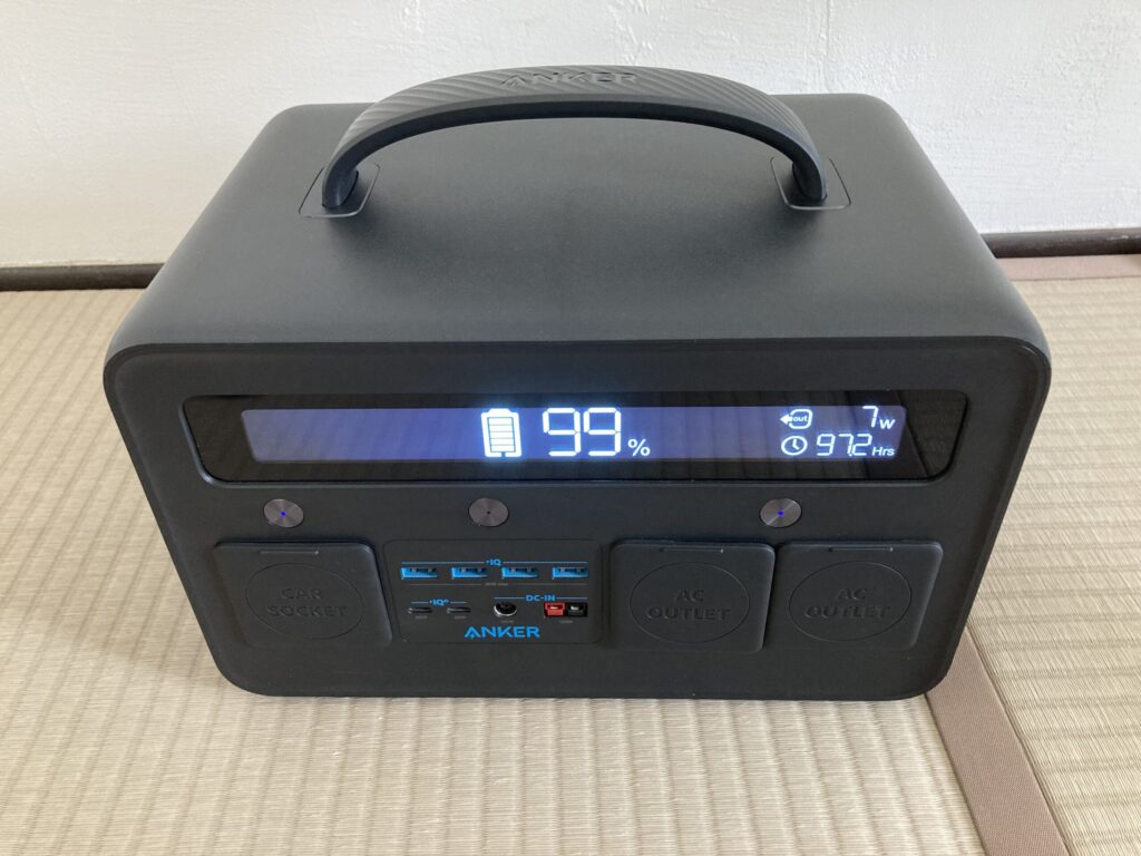Anker PowerHouse II 800の全体図を写した様子