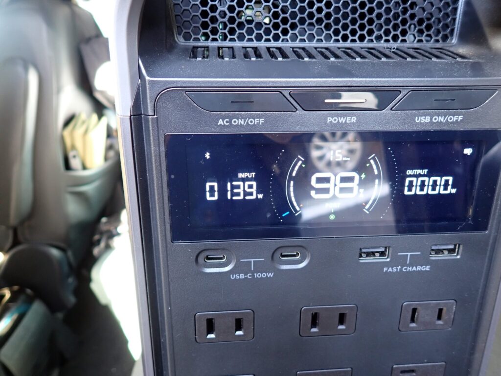 アイドリング状態で EcoFlow 走行充電器の入力が 150〜450W に安定している表示