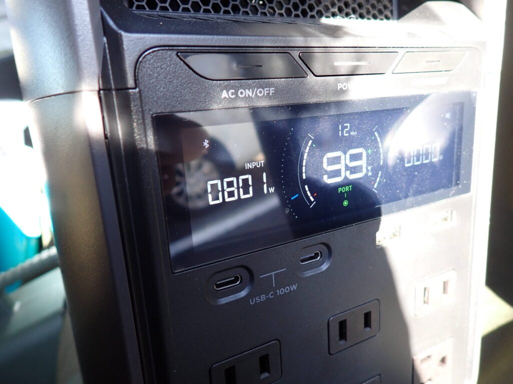 800W表示するEcoFlow 800W オルタネーターチャージャーの画面