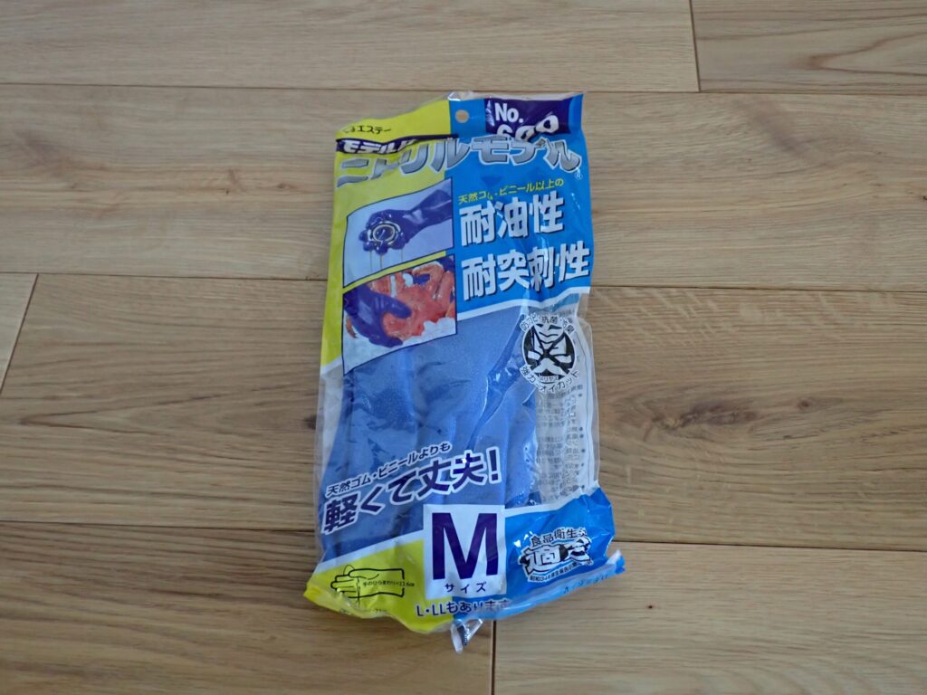 汎用のニトリルグローブのパッケージを写した写真