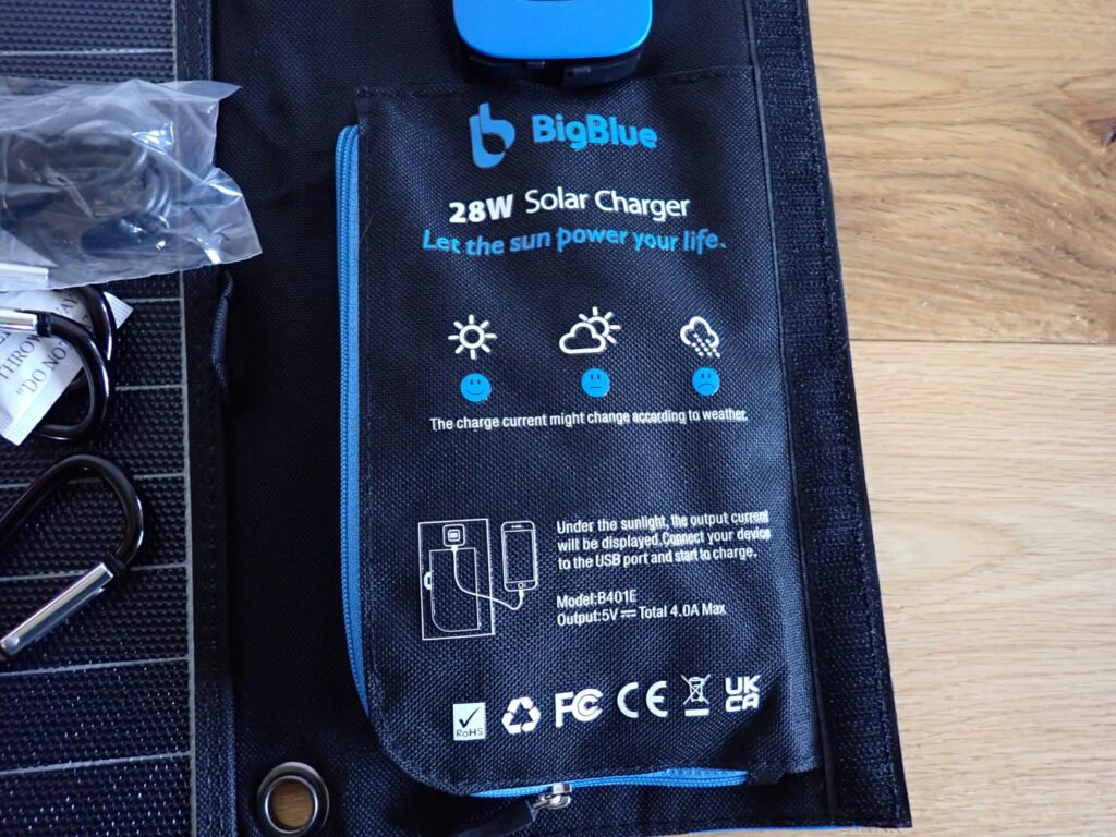 地面に設置したBigBlue 28Wソーラーパネルの発電角度とパネル配置