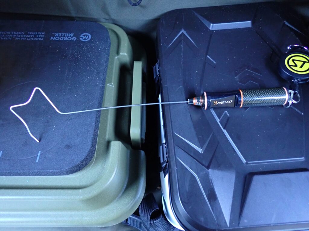 プレッソ フックリリーサーを車内に置いている様子