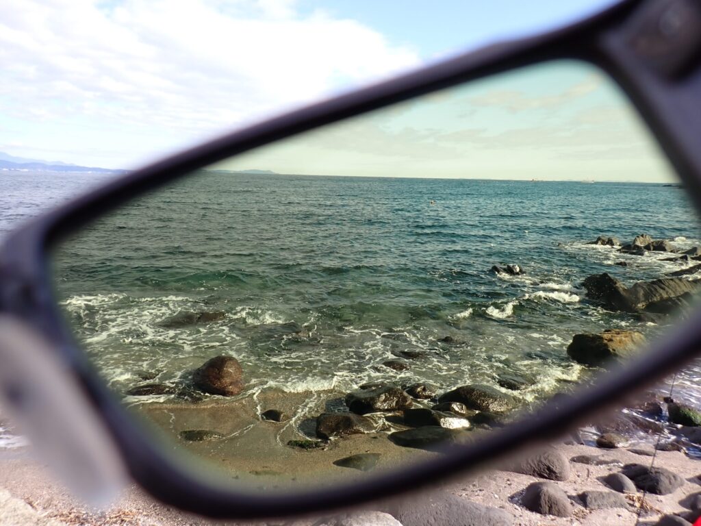 偏光グラスありで見る磯場のボトム