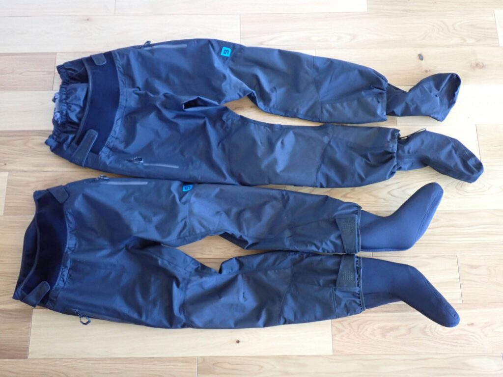 レイブンパンツのカヤックモデルとフィッシングモデルを並べた写真