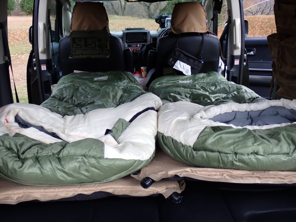 Coleman タスマンキャンピングマミーを車中泊で使用している写真