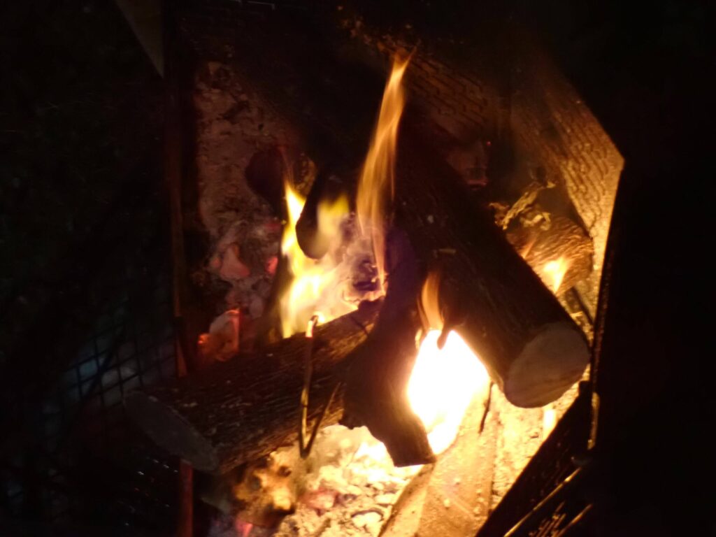 焚き火のシーン