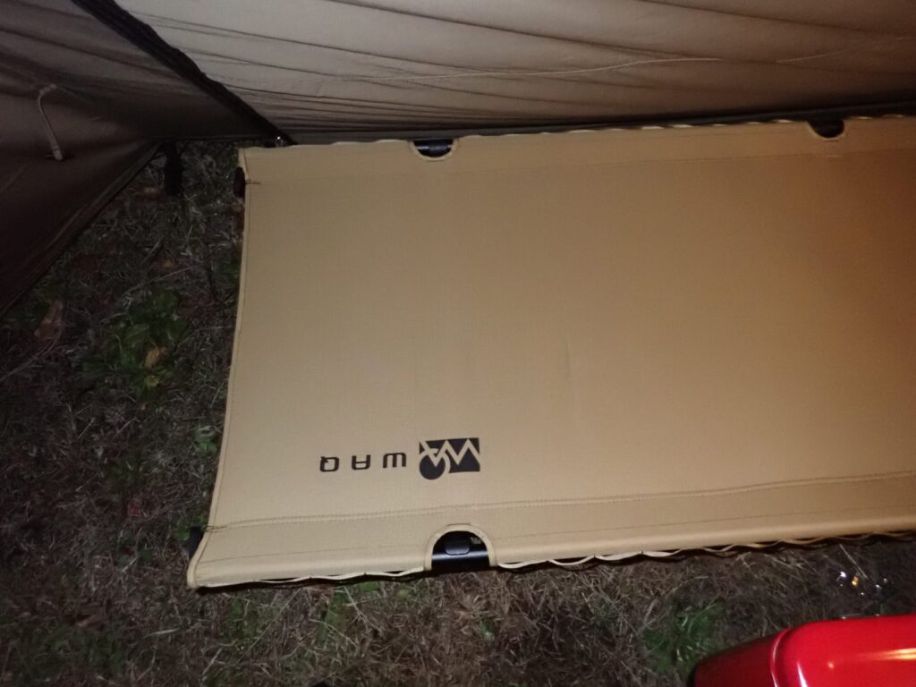 10回以上使用したWAQ 2WAYフォールディングコットの生地の張り具合を写した写真