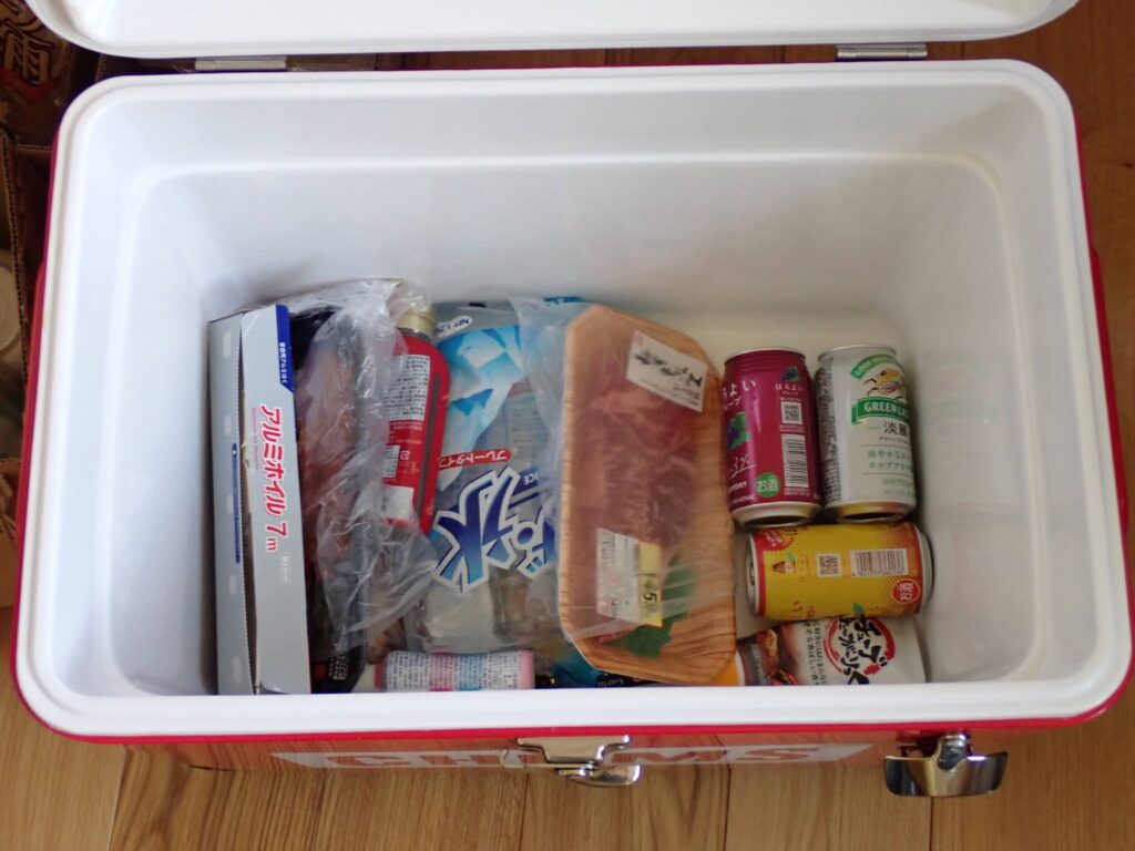 キャンプから帰宅後に余った食材をチェックしている写真