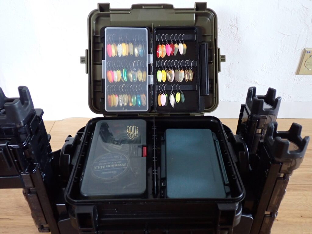 MEIHO VS-7055Nにケースを収納した時の様子