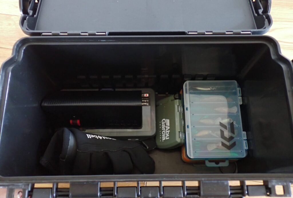 MEIHO VS-7070Nにアイテムを収納して十分スペースが余っている様子