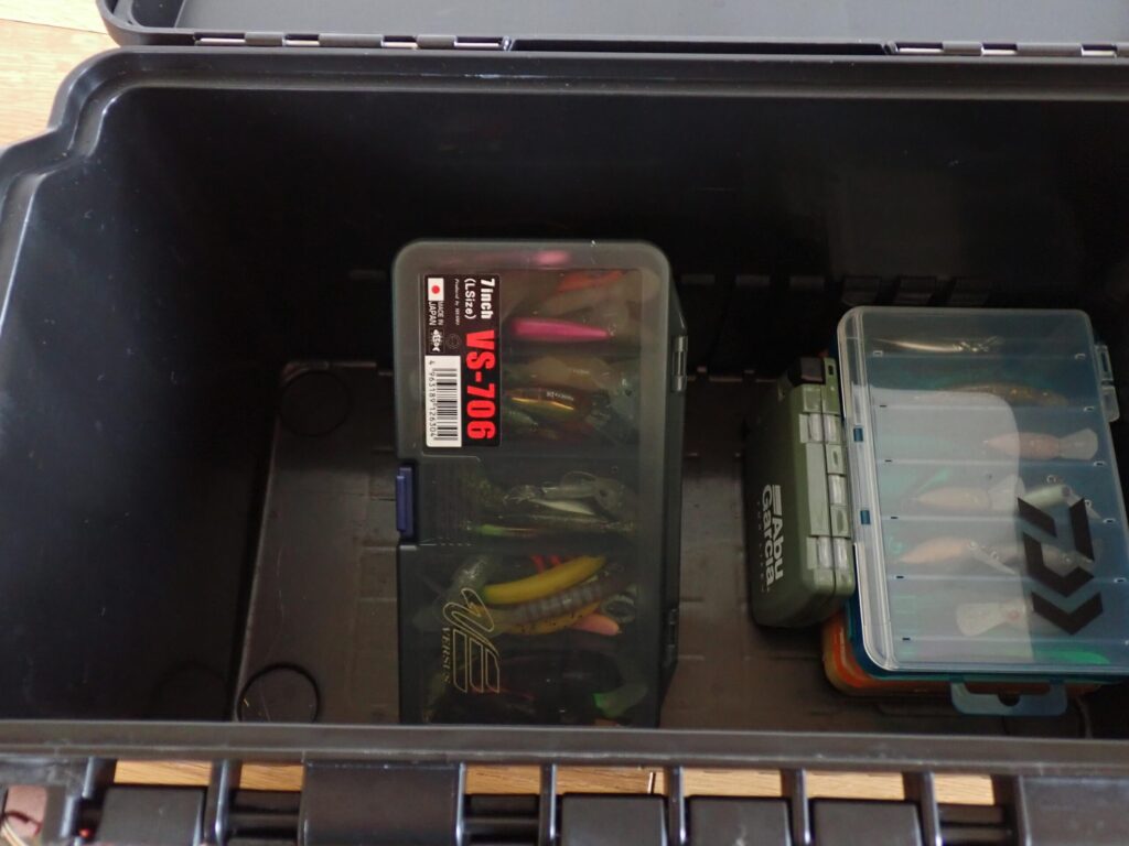 MEIHO VSシリーズ下部にVS706が縦に入らない様子