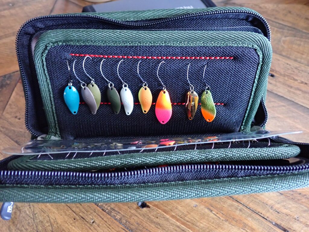 ワレットケースのスプーン収納例