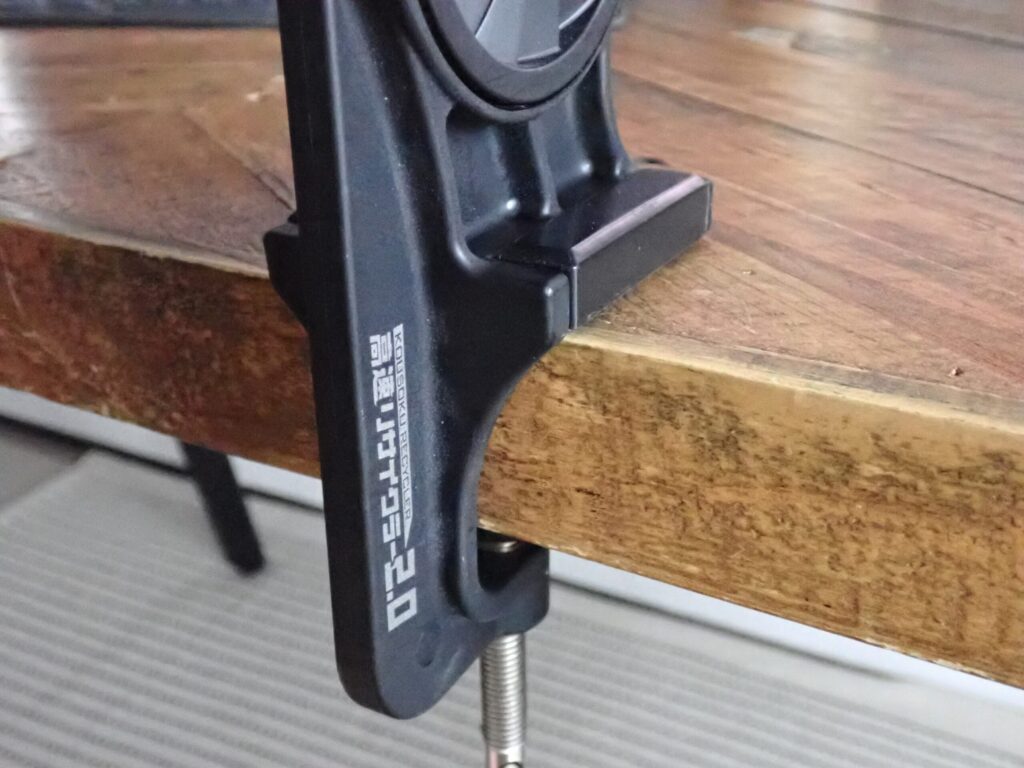 高速リサイクラー2.0を机にセットした様子