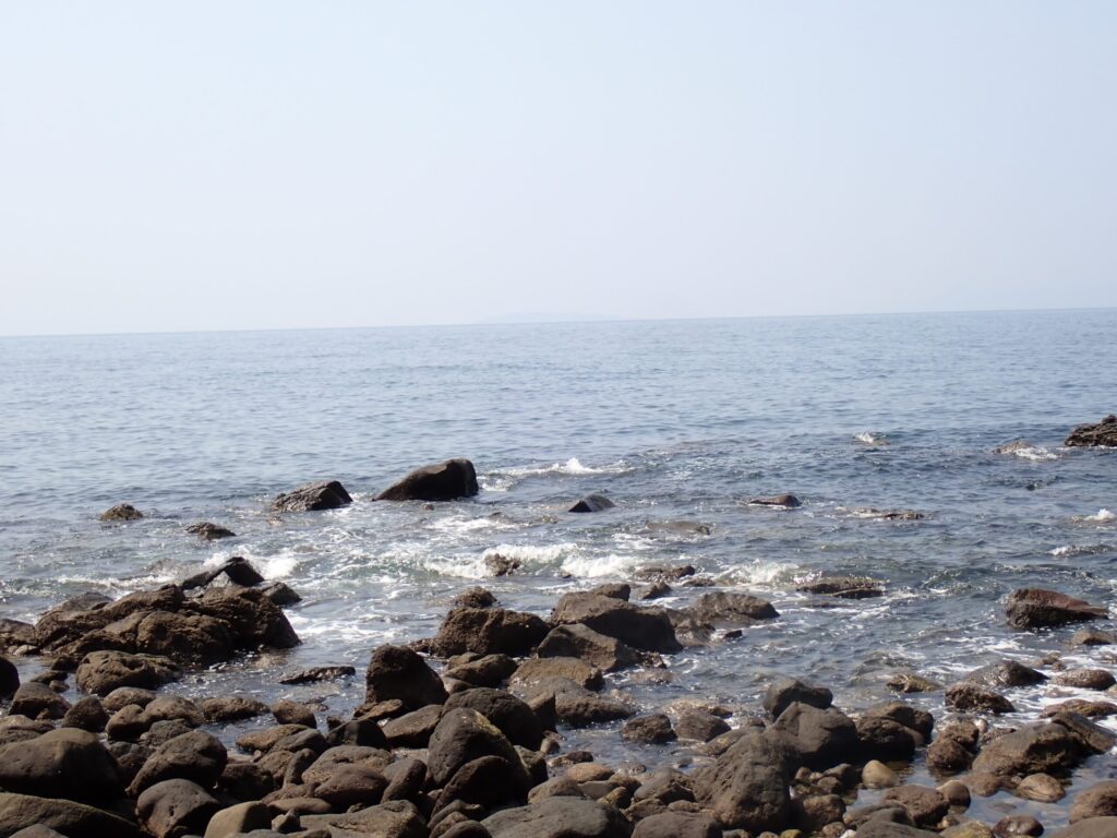 真夏の危険な暑さの磯