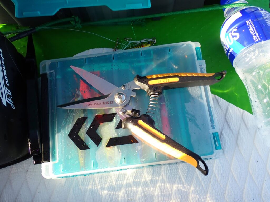 魚を解体できるハサミ