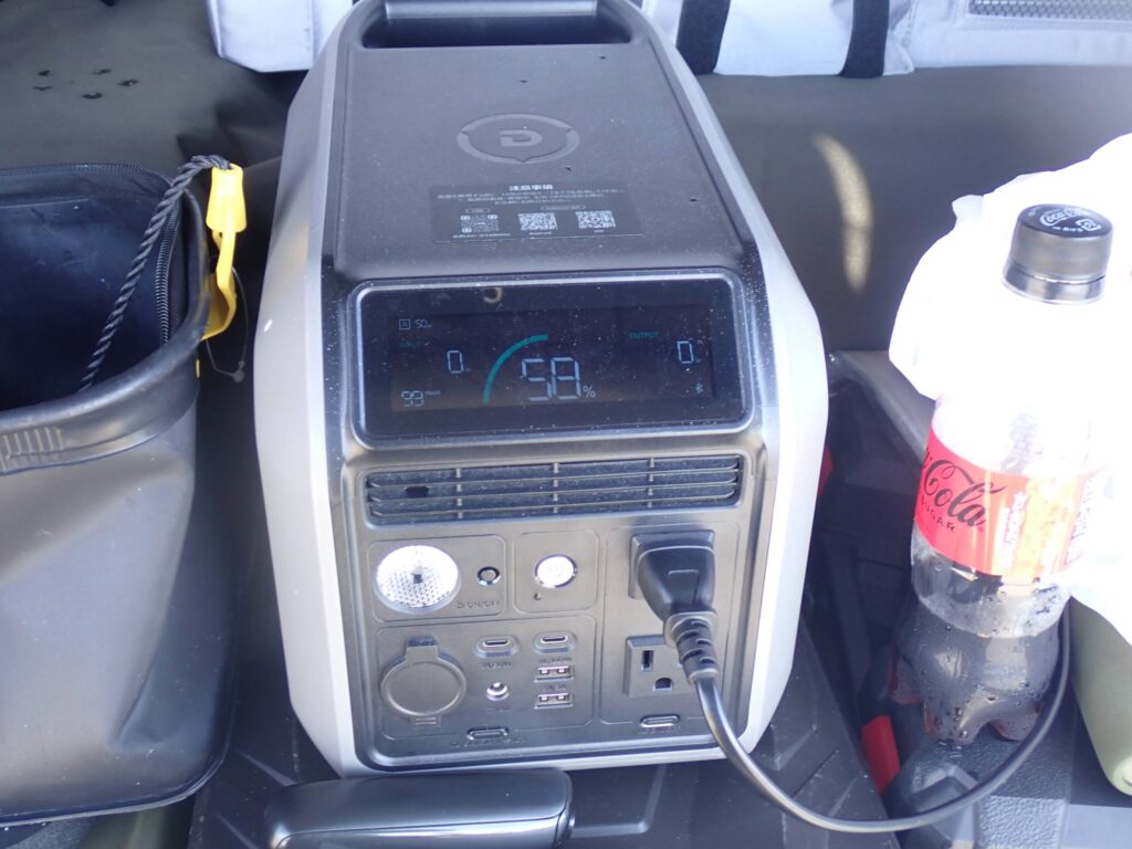 真夏の車内においてあるポタ電