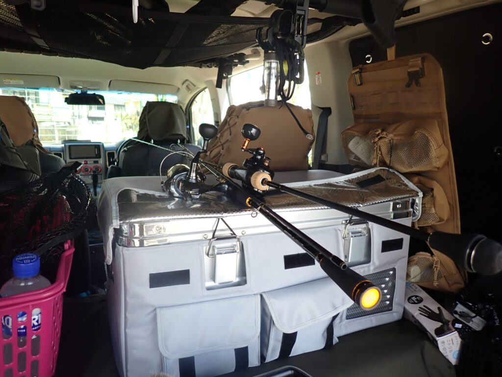車にAPL20を積んでいる様子 class=